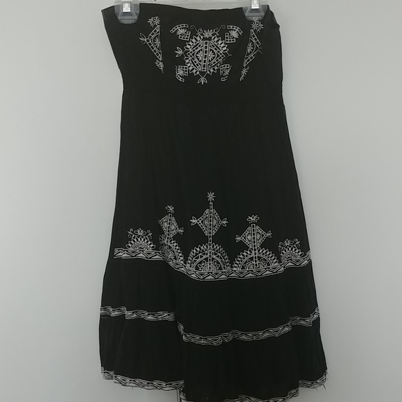 Black white embroidered dress - Picture 1 of 3
